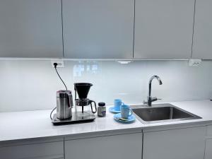 Peaceful Premium Apartment with Sauna and Balcony - Perfect Downtown Location