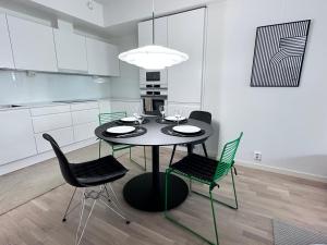 Peaceful Premium Apartment with Sauna and Balcony - Perfect Downtown Location