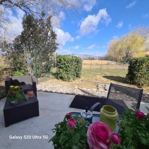 Appartements MAS GABELYS au pied de la Sainte Victoire, jardin, terrasse, piscine : Studio avec mezzanine