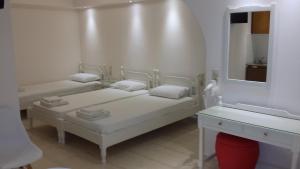Quadruple Studio room in Margo Studios