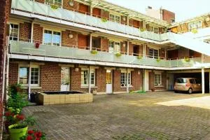 摩登酒店 - 瓦朗西纳