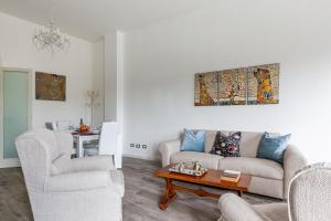 GuestHost - Lungarno Elegant Apartment with Panoramic Balcony