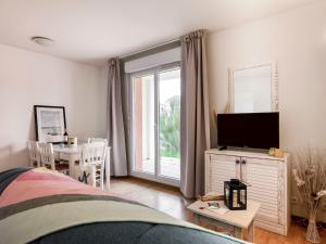Apartment Les Alcyons T2 by Interhome