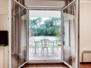 Apartment Les Alcyons T3 by Interhome