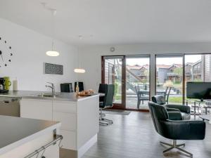 Apartment Allyson - 450m from the sea by Interhome