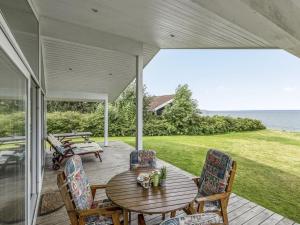 Holiday Home Elfi - 30m from the sea by Interhome