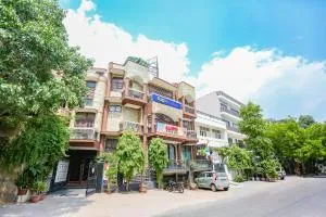 FabExpress Lloyd House - Kālkāji Devi