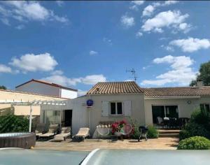 Maisons de vacances Maison piscine a 3' de la mer. : photos des chambres