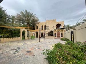 Date Palm Inn