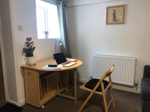 Comfortable Home away from Home, Self Catering Flat, town centre, free parking