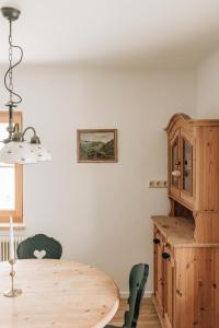 Charming chalet with sauna + views!