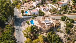 Roca de Leones by United Renters