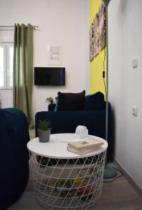 Pirgos Colorful Studio Sleeps 2 Parking WiFi Ac