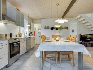 Holiday Home Aagot - 850m from the sea by Interhome