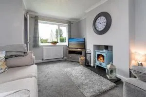 Pebbles Reach - Llanddulas