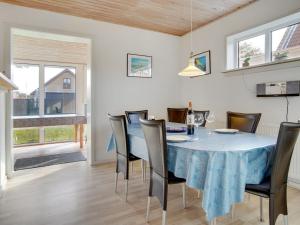 Holiday Home Hansiane - 500m from the sea in NW Jutland by Interhome