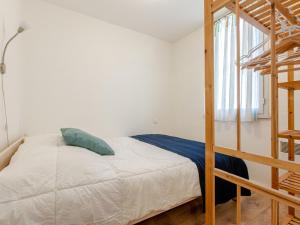 Apartment Les Bourdaines by Interhome