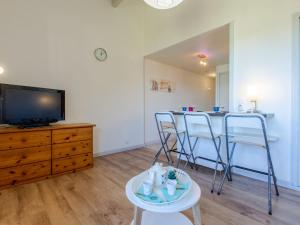 Apartment Les Bourdaines by Interhome