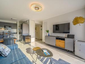 Apartment Les Villas du Men Du-3 by Interhome