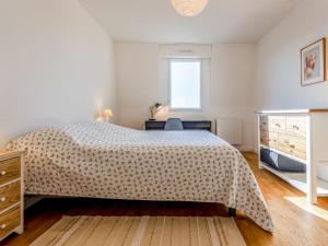 Apartment Les Arts-2 by Interhome