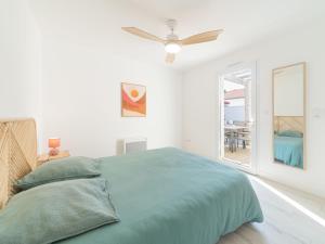 Apartment Les Patios de Flore-2 by Interhome