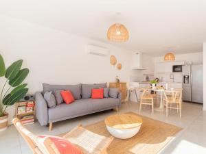 Apartment Les Patios de Flore-2 by Interhome