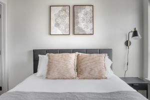 Ballard 2BR w BBQ Lounge WD onsite retail SEA-328