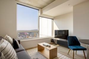 South Lake 1br w wd roof nr Lake SEA-503