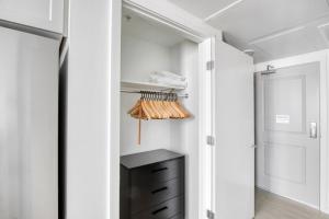 First Hill Studio w Gym Coworking SEA-458