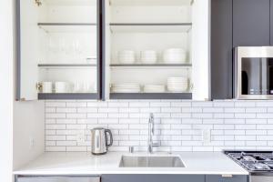 South Lake 1br w wd roof nr Lake SEA-490