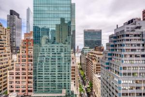 Midtown E 3BR w Elevator Doorman nr UN NYC-814