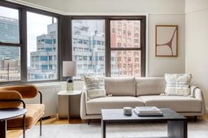 Midtown E 3BR w Elevator Doorman nr UN NYC-814