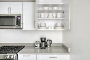 Midtown E 3BR w Elevator Doorman nr UN NYC-814