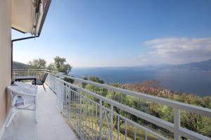 Villa Malù - APT Luisa Piscina e vista lago