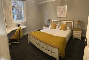 Executive One-Bedroom Apartment (2-4 Adults) Micklegate Lodge room in Goodramgate Apartments