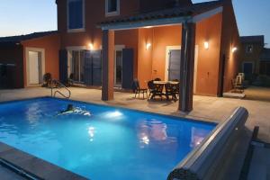 Maisons de vacances Maison avec piscine et petanque Vaucluse Isle-sur-la-Sorgue Lagnes : photos des chambres