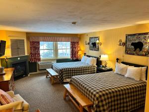 Superior Queen Room room in The Common Man Inn & Lodge Plymouth