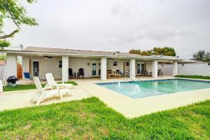 Centrally Located Eagle Pass Home with Pool! - 4hvězdičkové hotely ve městě Eagle Pass