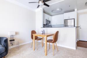 Sherman Oaks 1BR w Pool Gym Lounge nr TJ WF LAX-455