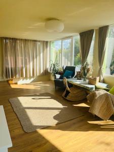 Casa Enjoy the Ride Aproape de autostradă și totuși în mijlocul naturii, loc deosebit de liniștit cu parcare privată gratuită