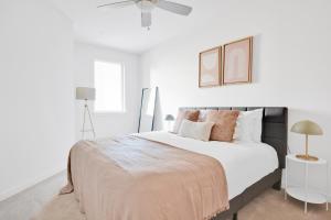 SLU 1BR w Parking Gym views of Space Needle SEA-275