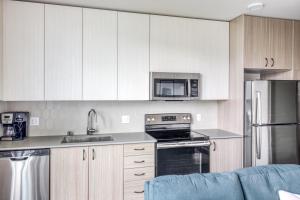 S Lake 1BR w Gym WD Space Needle view SEA-164