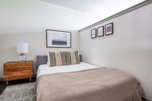 S Lake 1BR w Gym WD Space Needle view SEA-164