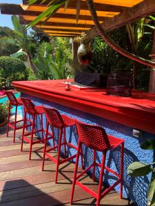 "La Villa Bali", en Bord de Mer à 5 mn des plages avec Piscine à cascade, Grand extérieur unique sur le thème de Bali