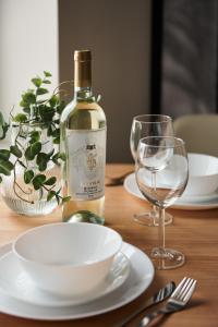 THE HOUSE near Lake & Old Town