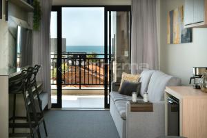 302 Bl 01 - WaldGarten Bombinhas - 50 m do Mar e Frente Avenida - Condomínio de Alto Padrão - Piscina - Academia - Salão de jogos