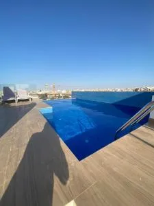 Magnifique Appartement avec PISCINE sur le toit, 3 Chambres, 4 Salles de Bain, Salle de Gym et Terrasse, LUXE ET COMFORT aux ALMADIES - Ngor