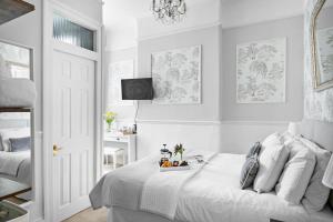 Superior Double Room room in Sandway House
