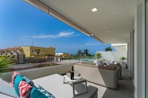 Modern new apartment Las Terrazas de Costa Adeje. Heated pool, big terrace and private parking
