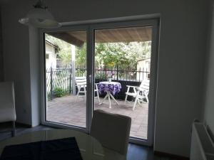 Stylish & Spacious Apartment with Patio